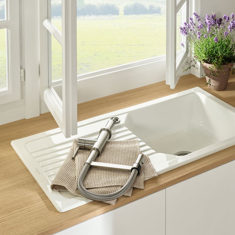 bateria kuchenna montowana pod oknem