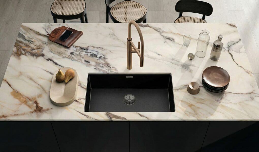 Kuchnia nowoczesna z zbltem z spieku i zlewem podblatowym