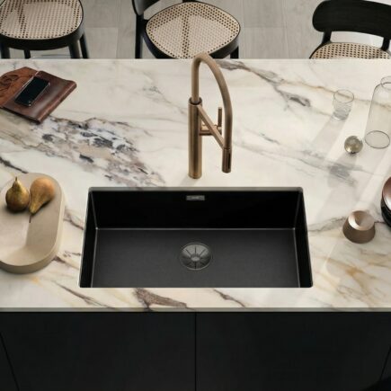 Kuchnia nowoczesna z zbltem z spieku i zlewem podblatowym