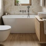 Wanna przyścienna w małej łazience zamiast wanny wolnostojącej – nowoczesny układ z drewnem i kamieniem
